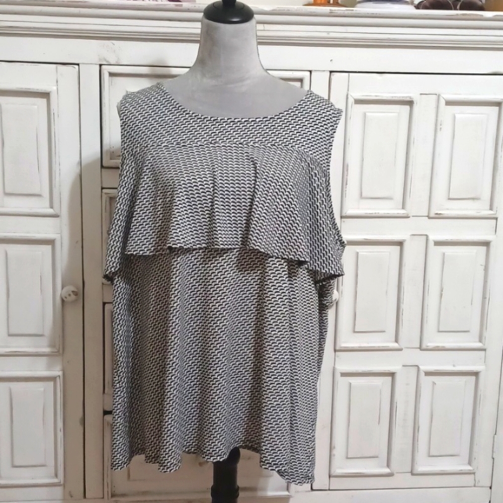 2X Worthington black, gray & white sleeveless top